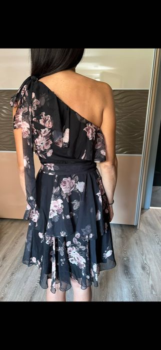 Дамска  рокля с флорални мотиви