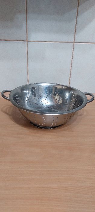 Продам Блюда, дуршлаг