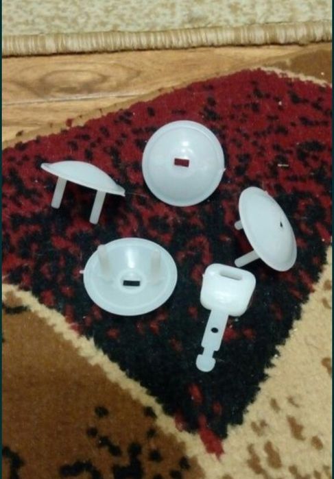 Заглушки затычки для розеток. Новые