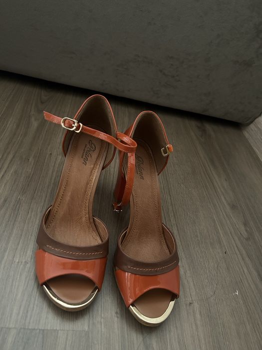 Продам босоножки