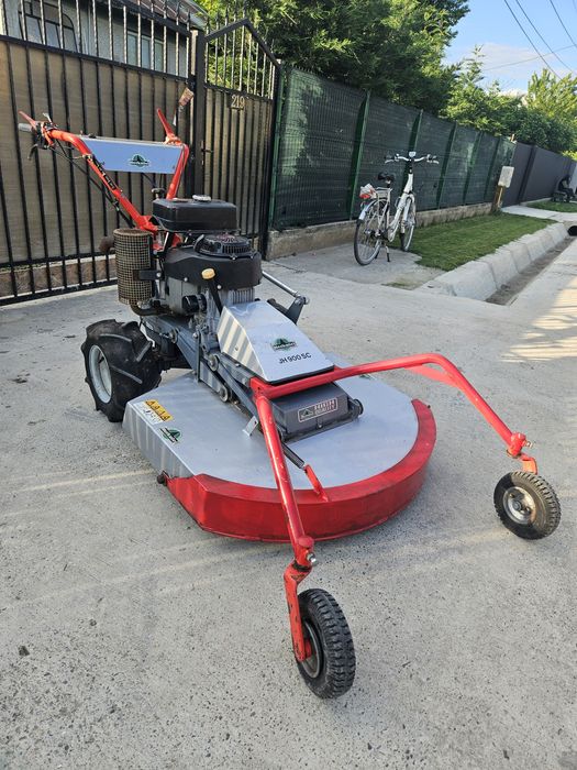 Tractoras de tuns iarba,vegetatie inalta Herkules JH900SC