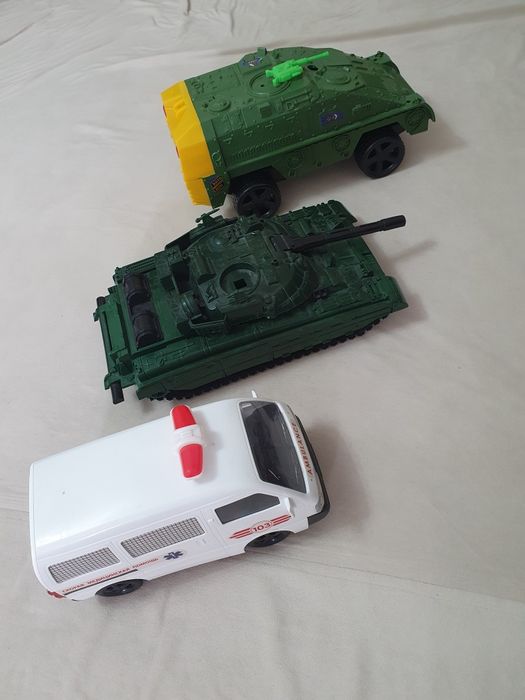 Машинки игрушечные