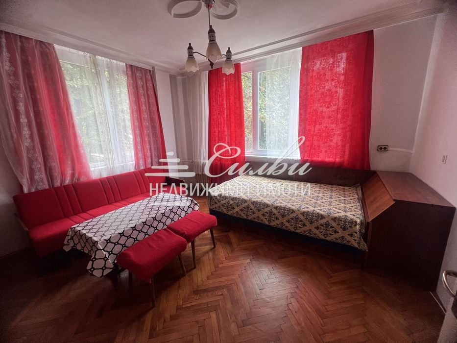 Дава се под наем Едностаен апартамент в Шумен, Център - 39 кв.м за 204 € - Снимка #1
