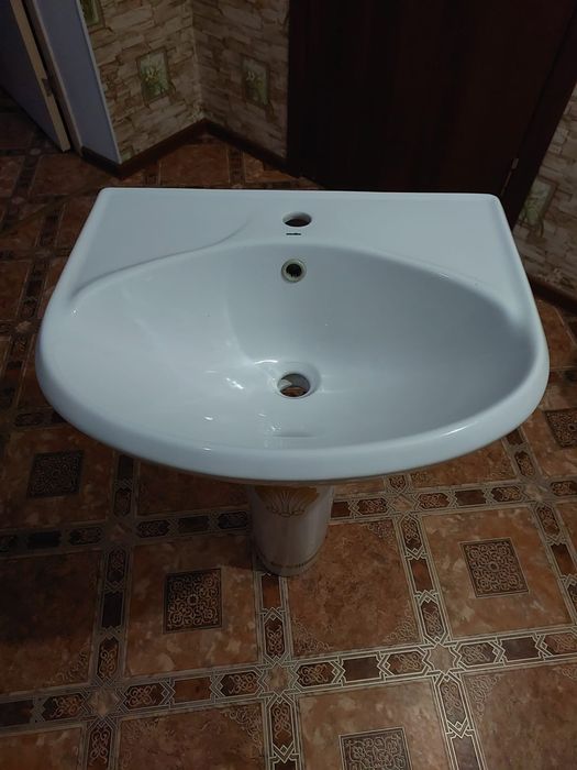 Продам умывальник без ножки