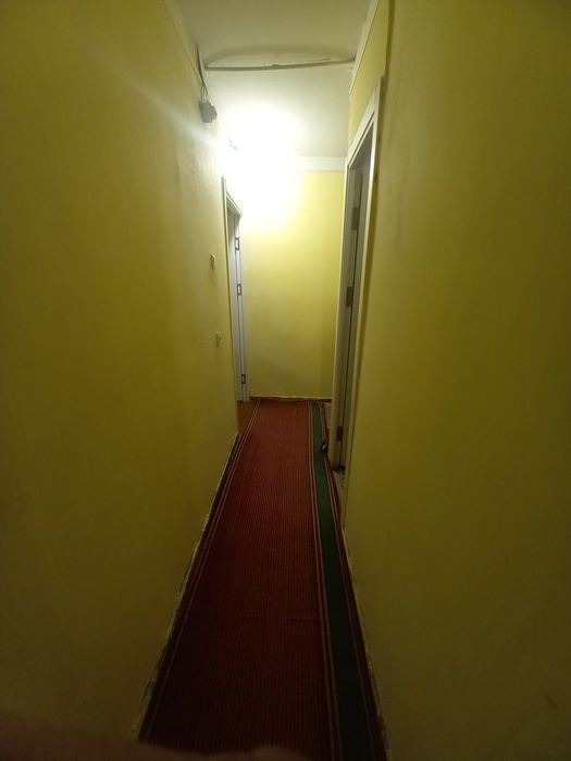 Sotiladi 2 xona 2 mikrorayon 1 etaj