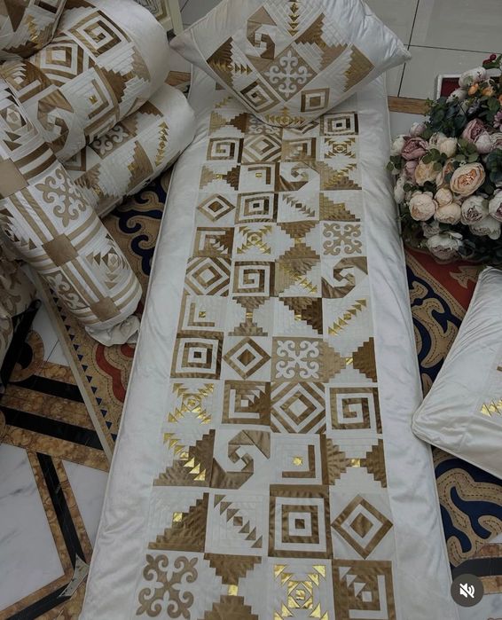 Продам комплект корпе с подушками