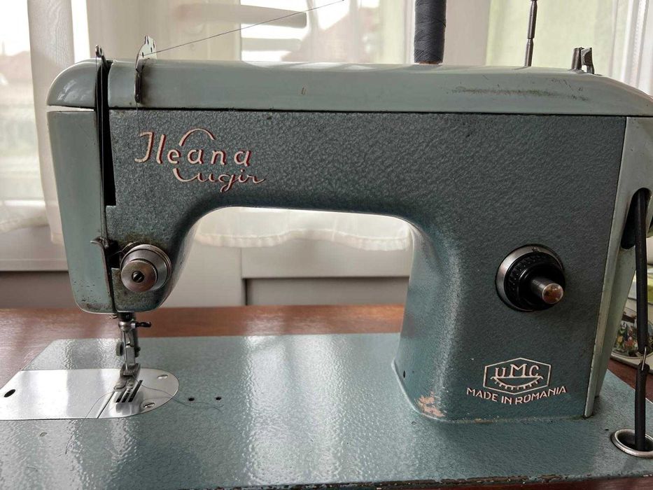 Masină de cusut manuală