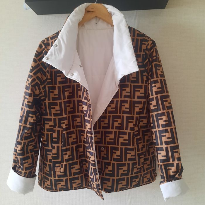 Куртка двусторонняя.