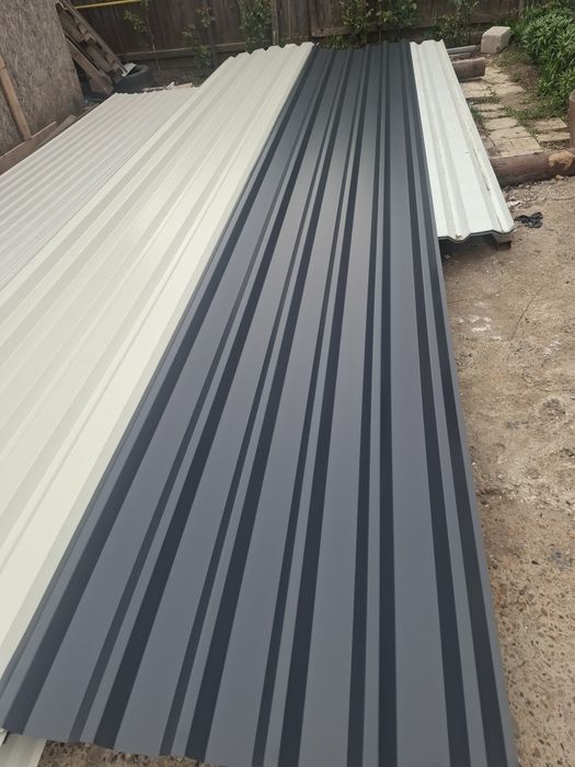 Vând tablă cutată h35 la 6 metri lungime Vând tablă cutată h35 la 6 metri lungime 
Diferite culori [roșu; negru ;alb,gri antiacide, gri argintiu pentr