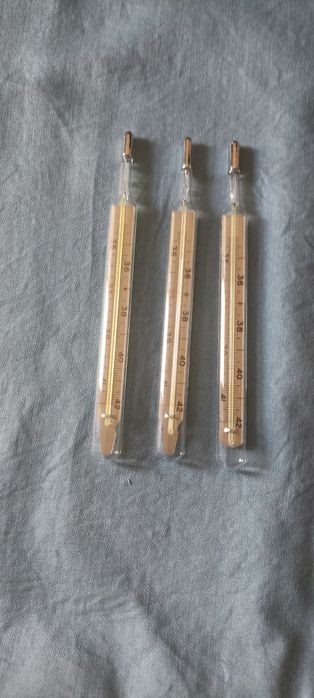 Зонт, колонки, лампы накаливания, панно, ваза, шприцы и другое