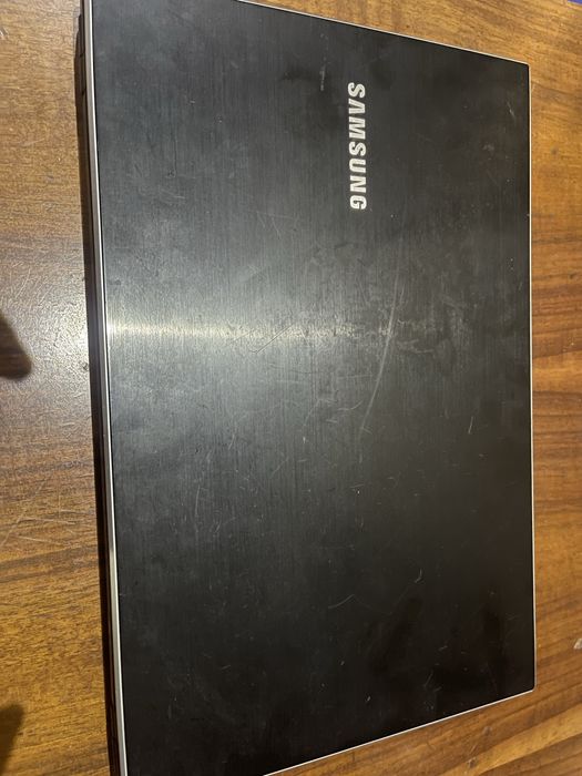 Ноутбук Samsung.