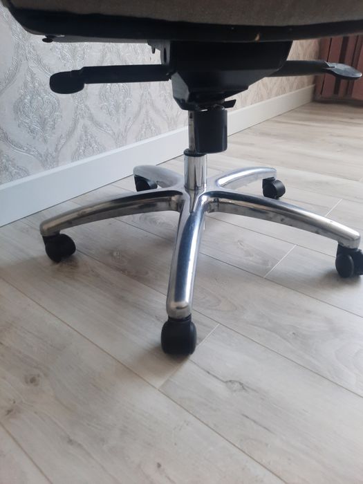 Кресло руководителя для офиса б/у