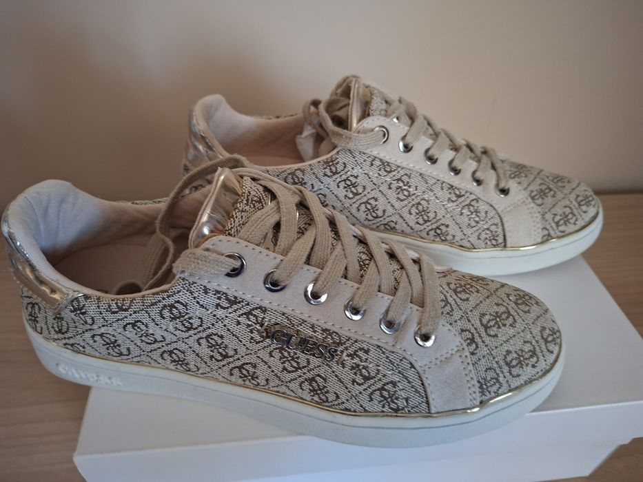 Дамски спортни обувки Guess