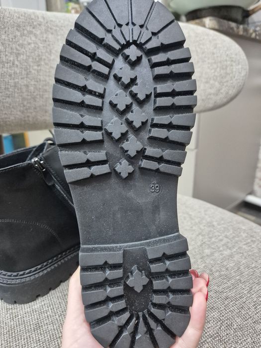 Продам ботинки женские весна -осень