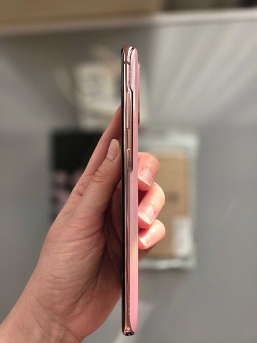 Samsung Galaxy S20 като нов с подаръци