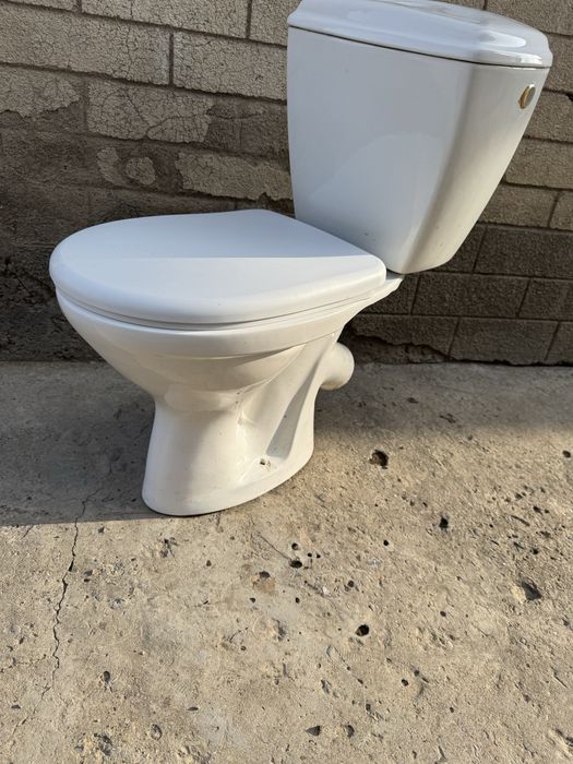 Унитаз-компакт с бачком и крышкой (б/у)