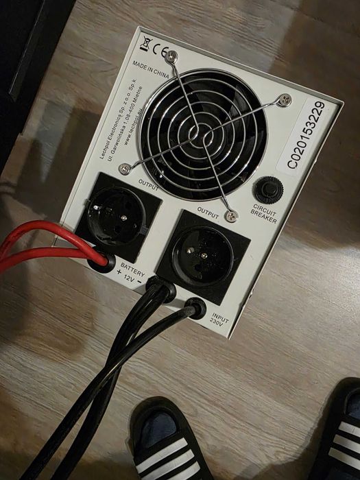 Sursa de alimentare de urgenta Kemot PROsinus 700W, 12V, 230V AC