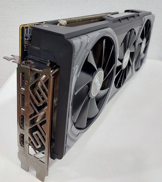 Продам видеокарту Sapphire Nitro+ RX Vega 64