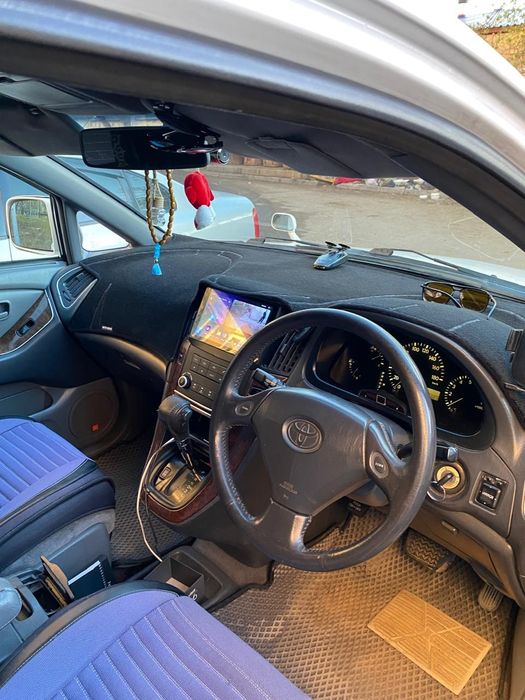 Продам машину  Toyota Harrier