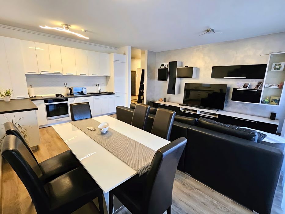 BLOC NOU! 2 + 1 camere ( birou), 62 mp.+ 2 terase