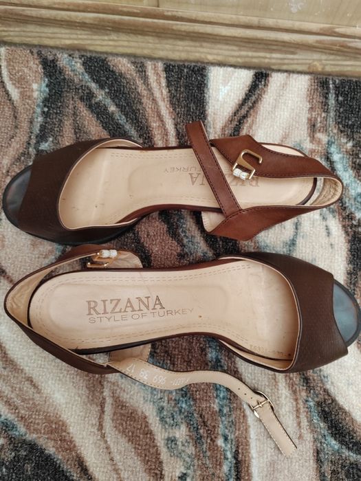 Продаются туфли женские