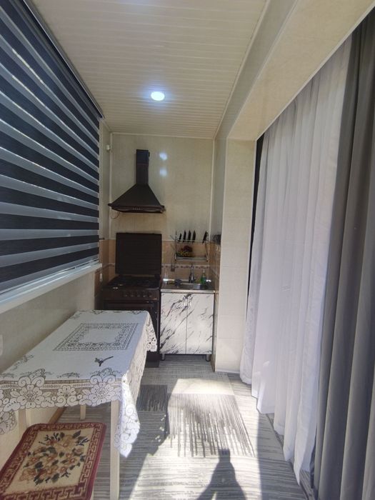 Чиланзар 16. Срочно Продаю 1 переделенная в 2 х. 1 этаж