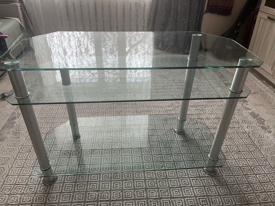 Стеклянная тумба под телевизор