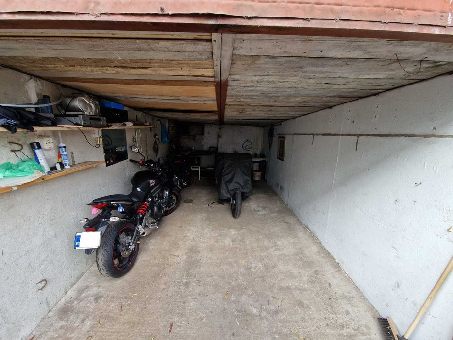 Spatiu depozitare motocicleta