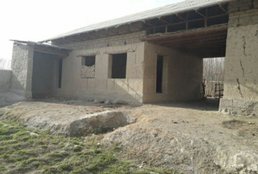 Уй жой сотилади.