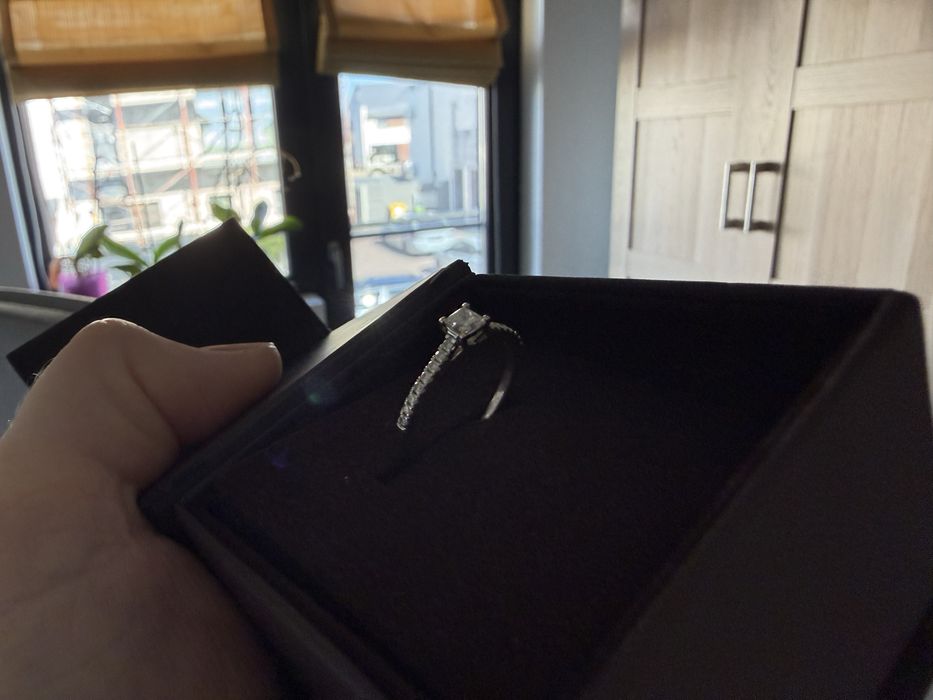 Inel cu diamante Teilor