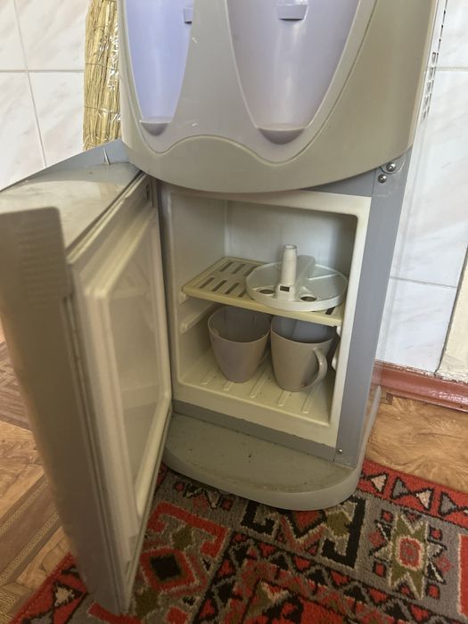 Продам диспенсер для воды