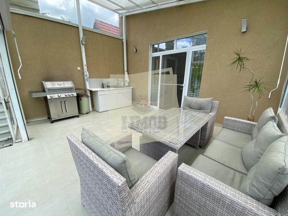 Casa cu 4 camere 3 bai 2 terase si teren 450 mp in zona Parcul Sub Ari