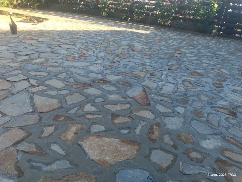 Vând piatra și montez