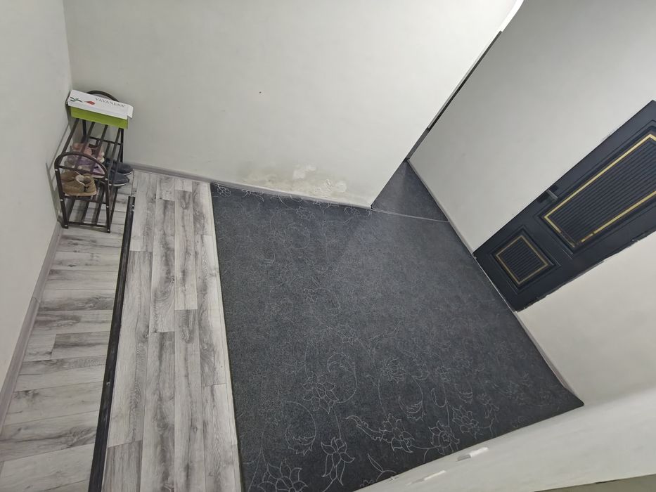 Kvartira bor 3 xonali dom 3-etaj yangi