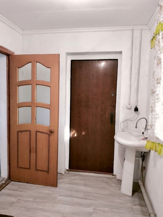 Продам трехкомнатную времянку