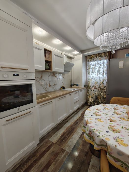 Vand apartament 3 camere mp in zona vivo