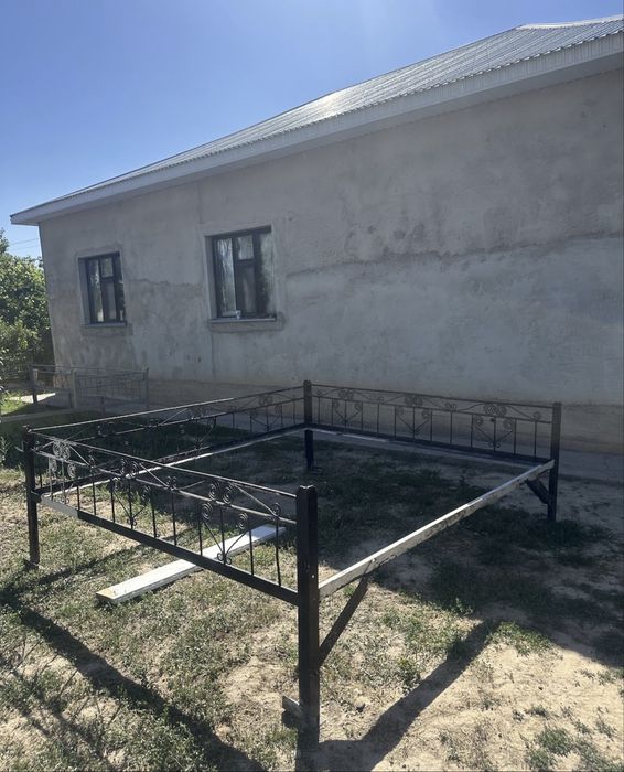 Дайын тапчан сатылады 3 х 2,5  ағашымен