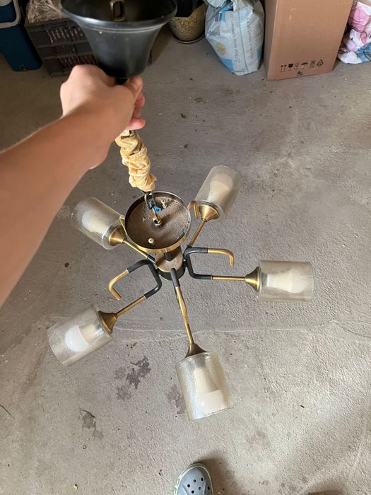 Продам люстру за хорошую цену