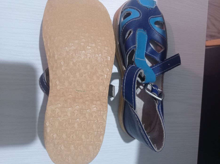 Продам летнюю детскую обувь, сандали