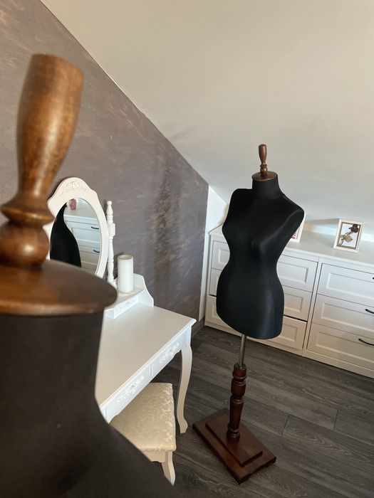 De inchiriat/ Masa de gatit mireasa/ manechine/ masa de machiaj