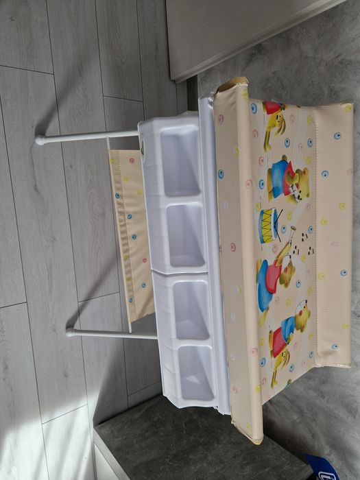 Masă de înfășat cu cădiţă 2 in 1