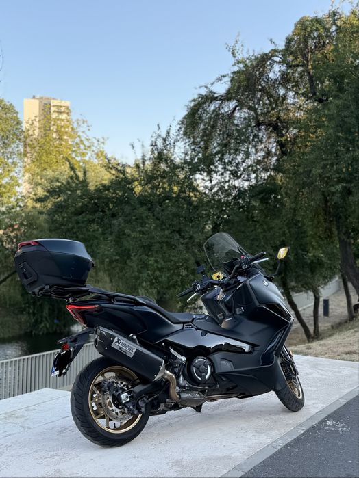 Yamaha Tmax Tech Max 560 2023 Akrapovic TopCase