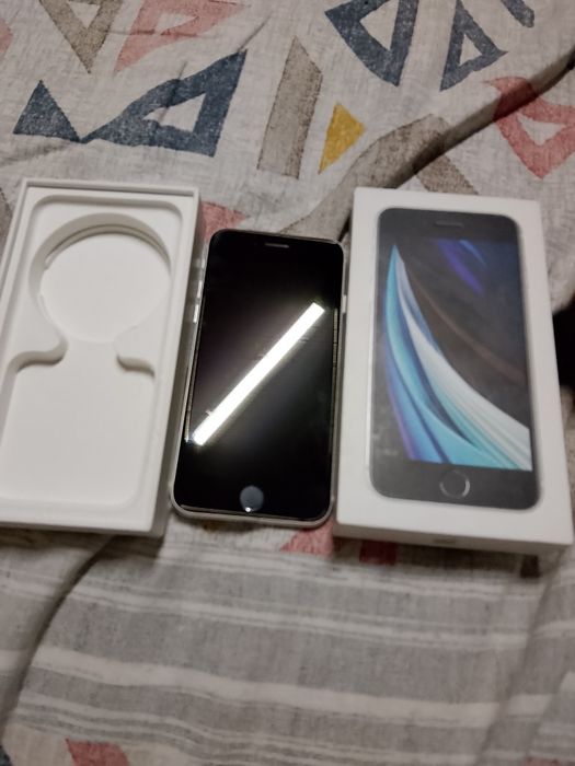 Продам айфон  se 64 gb