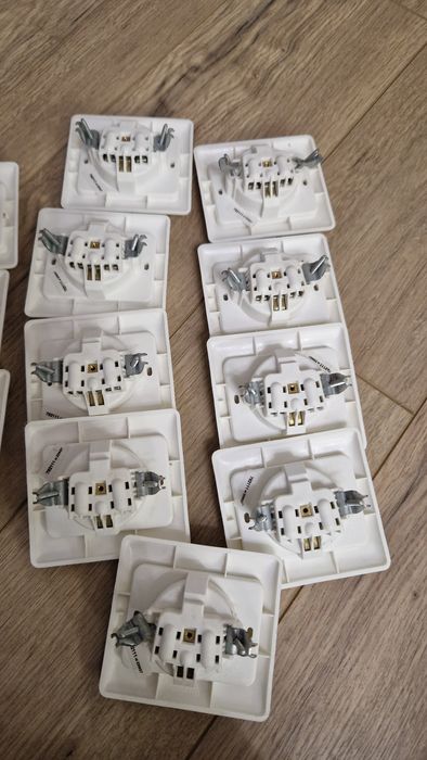 Ел. Ключ и контакт на Legrand