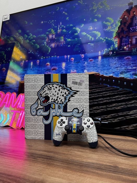 Прошитая Sony PlayStation 4 Slim, 1 геймпад, с 11 играми