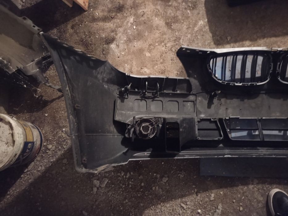 BMW E60 предна броня и волан без айрбег