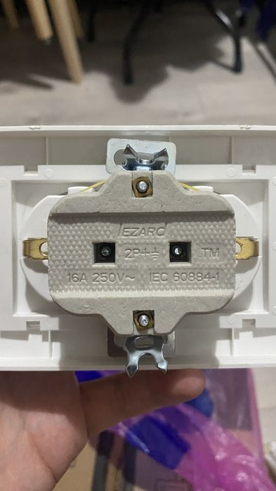 Розетки и выключатели