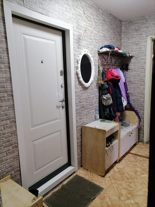 Продам 2 ком кв 51 м2 на строителе