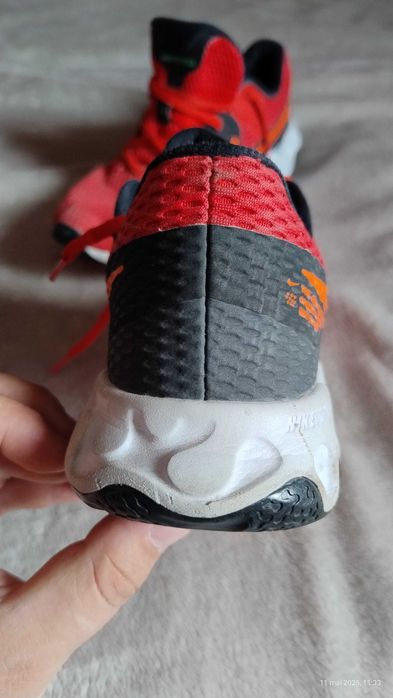 Adidași Nike renew