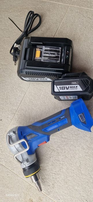 Expandor țevi pe acumulator